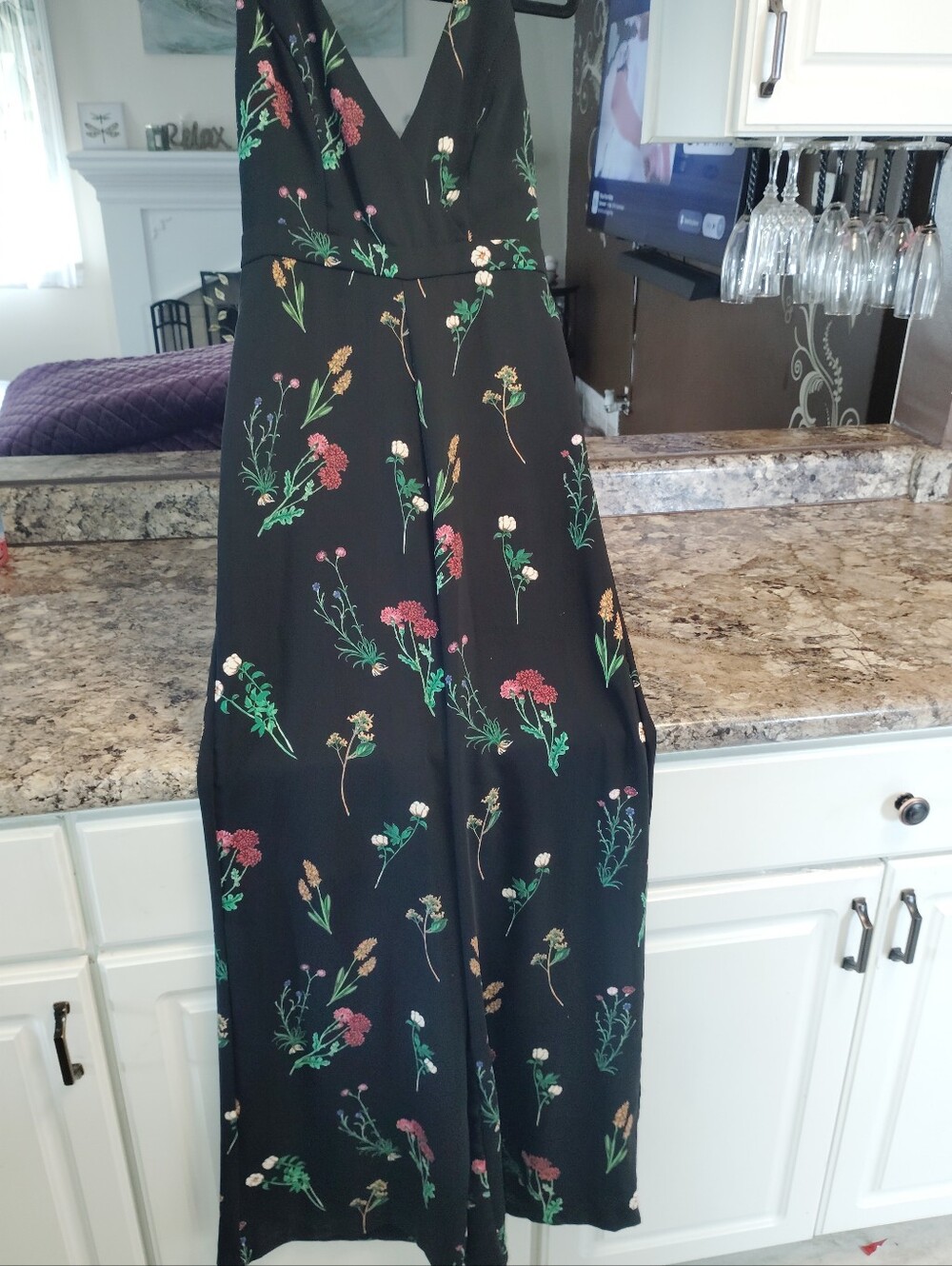 NWT DO+BE Black Floral V-Neck Wide Leg Jumpsuit - Size SmallListing Descrip